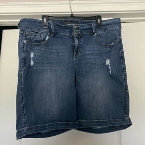 TORRID PREMIUM STRETCH JEGGING BERMUDA SHORTS SIZE 22